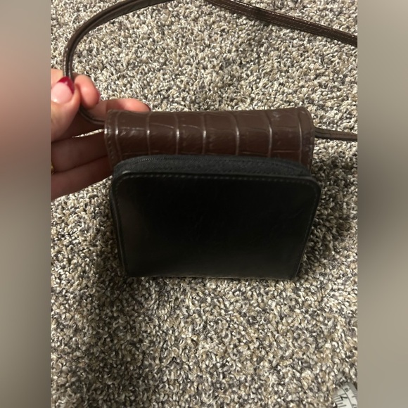 Like new Vegan leather mini crossbody wallet with detachable shoulder strap - Picture 9 of 9